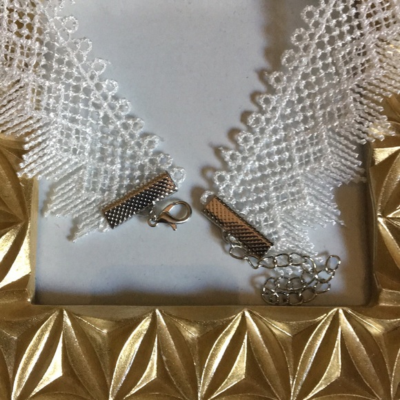 5/$25 white fringe lace choker - Picture 2 of 2